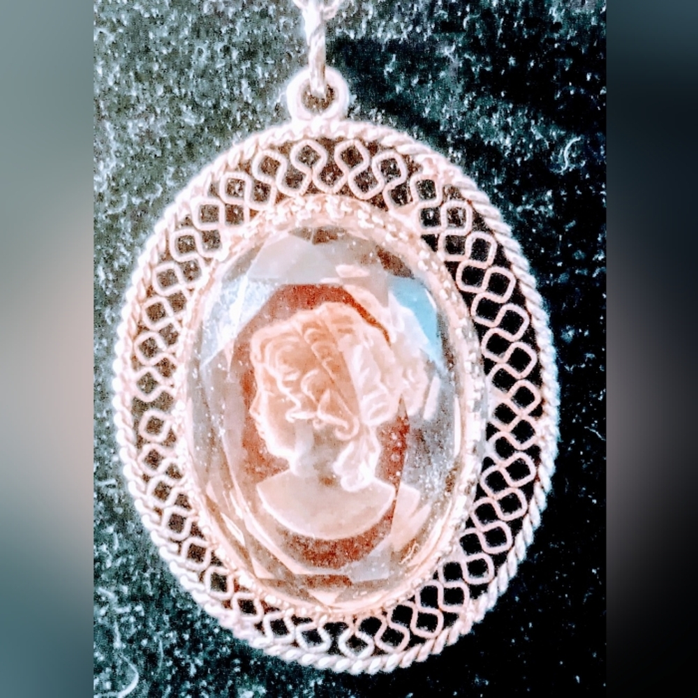 Vintage White Quartz Cameo Sterling Silver 9.25 size 18 inch length Necklace.